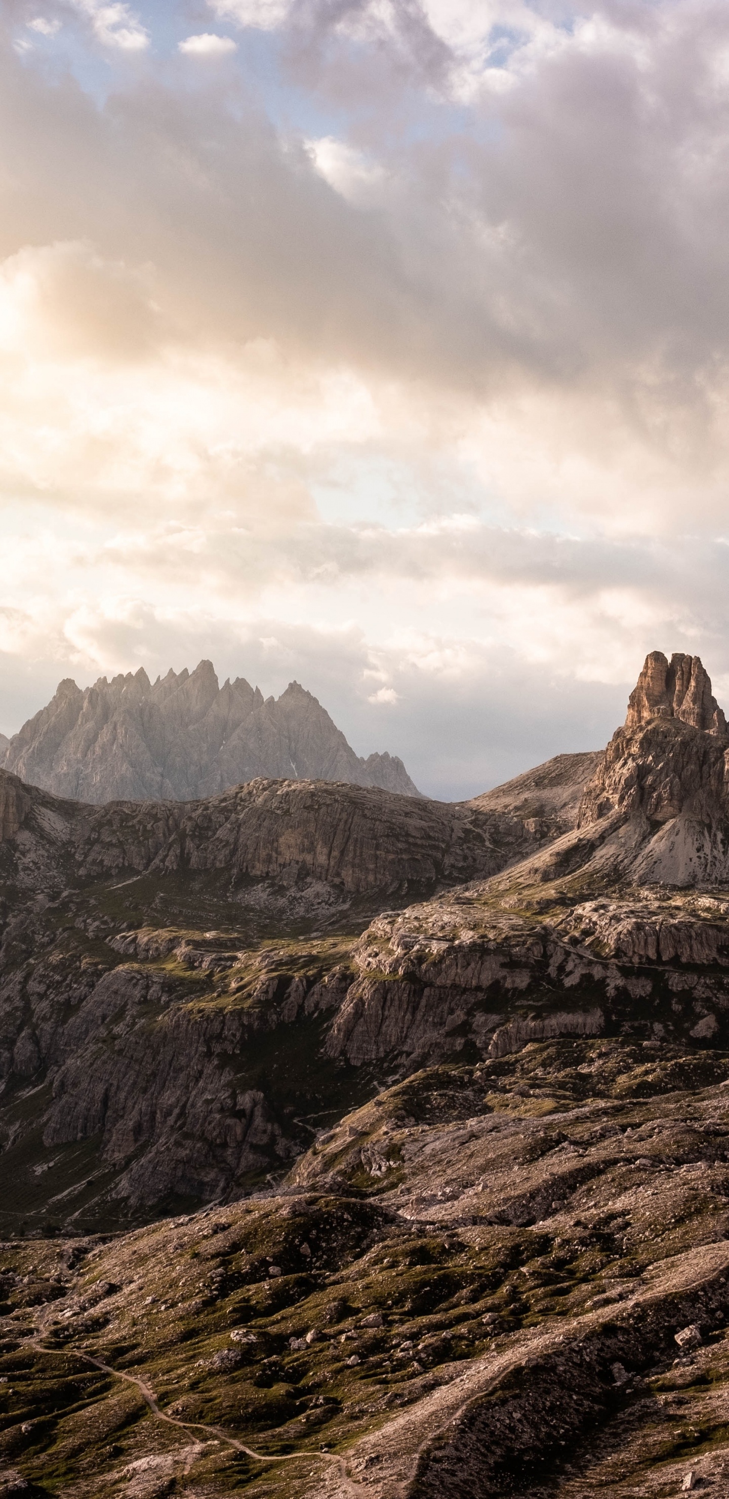 Обои облако, гора, природный ландшафт, нагорье, коренная порода в разрешении 1440x2960
