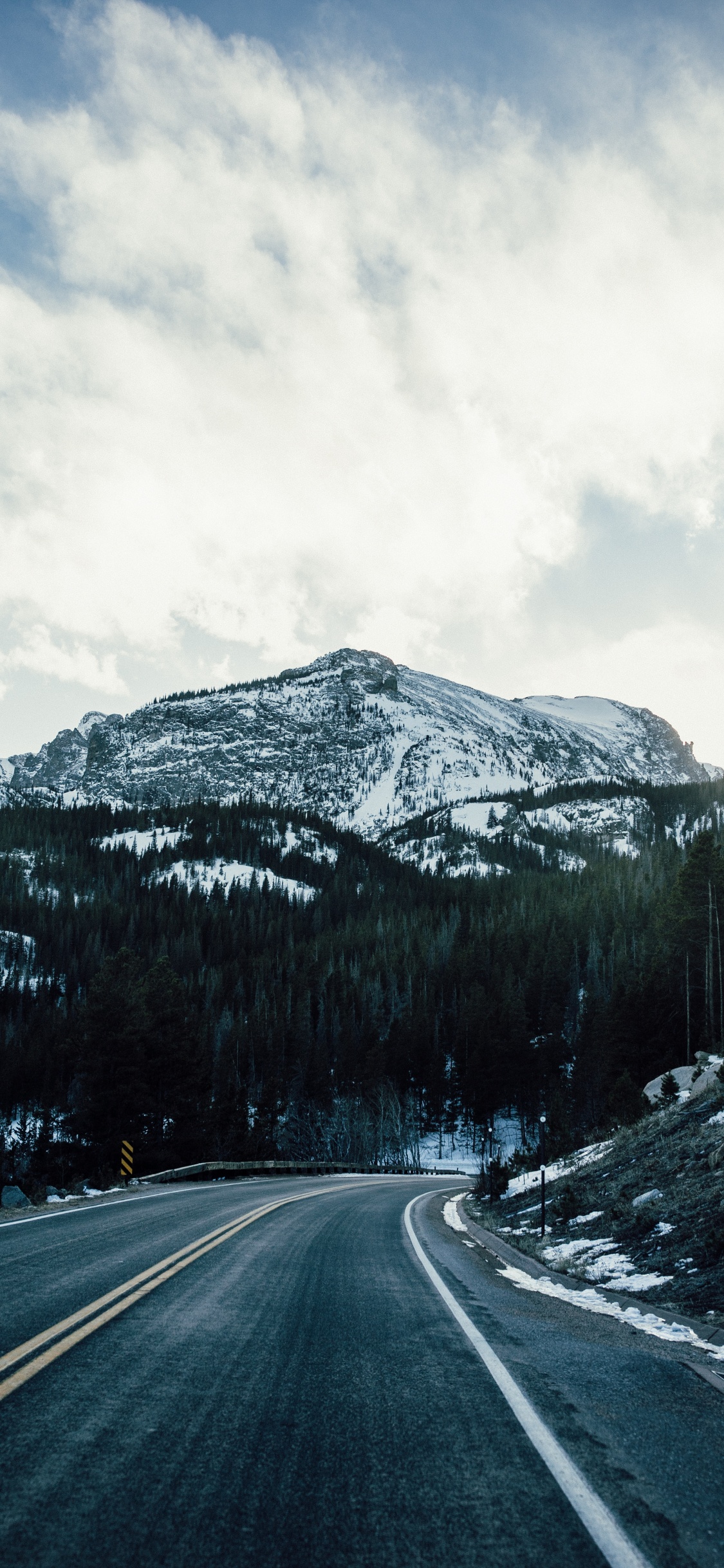 Обои горный хребет, Альпы, гора, дорога, снег в разрешении 1125x2436