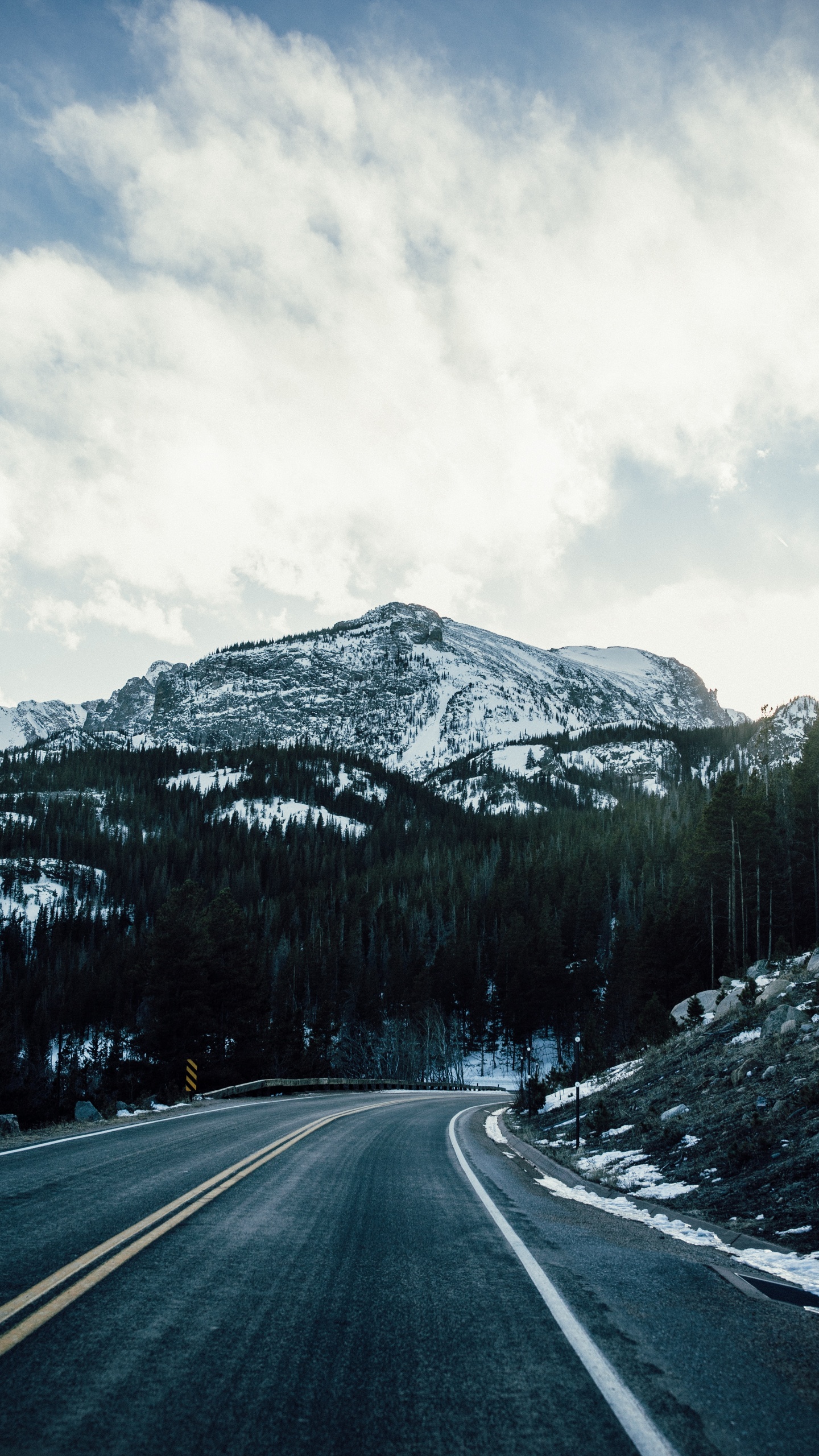 Обои горный хребет, Альпы, гора, дорога, снег в разрешении 1440x2560