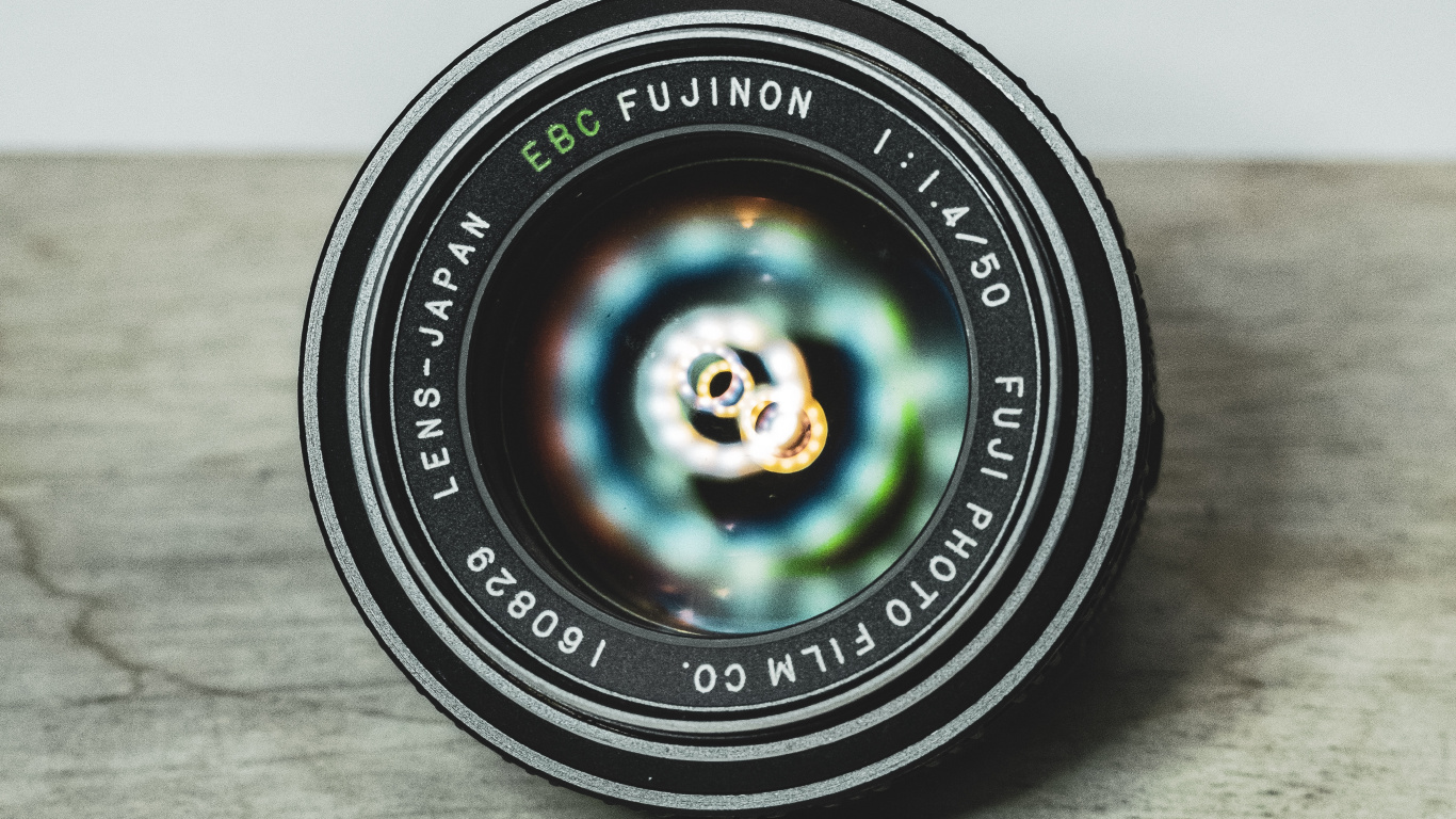 Обои объектив камеры, камера, объектив, зеленый, круг в разрешении 1366x768