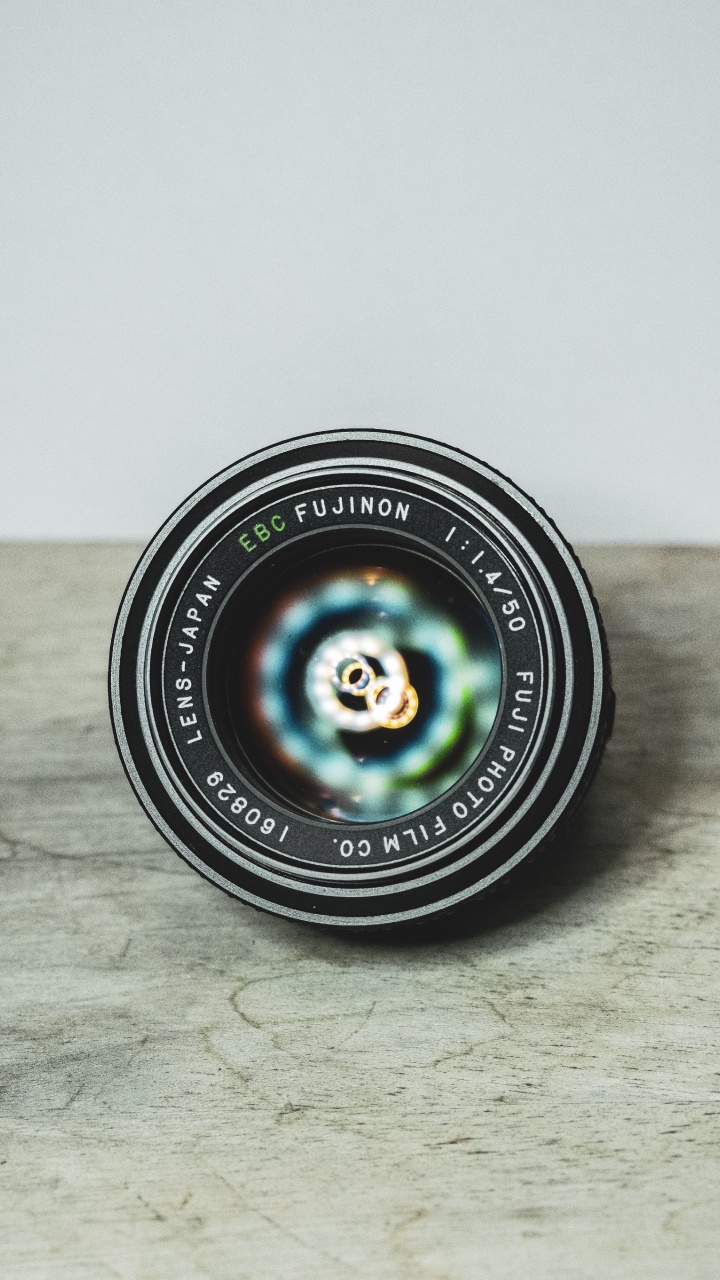 Обои объектив камеры, камера, объектив, зеленый, круг в разрешении 720x1280