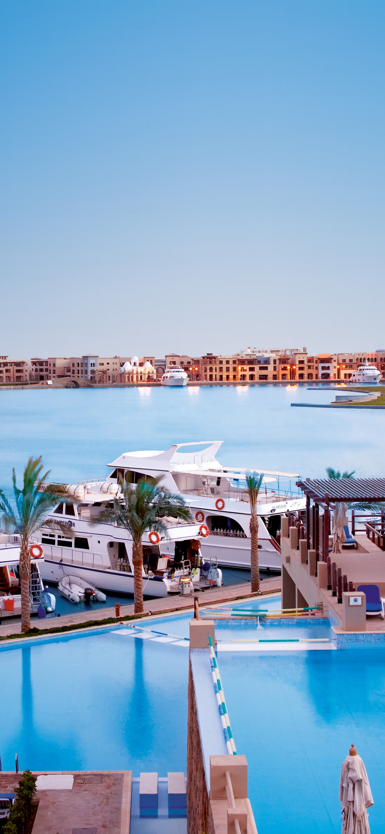 Обои Марина Лодж в порт Галиб, пляж, жилье, прибежище, плавательный бассейн в разрешении 1242x2688