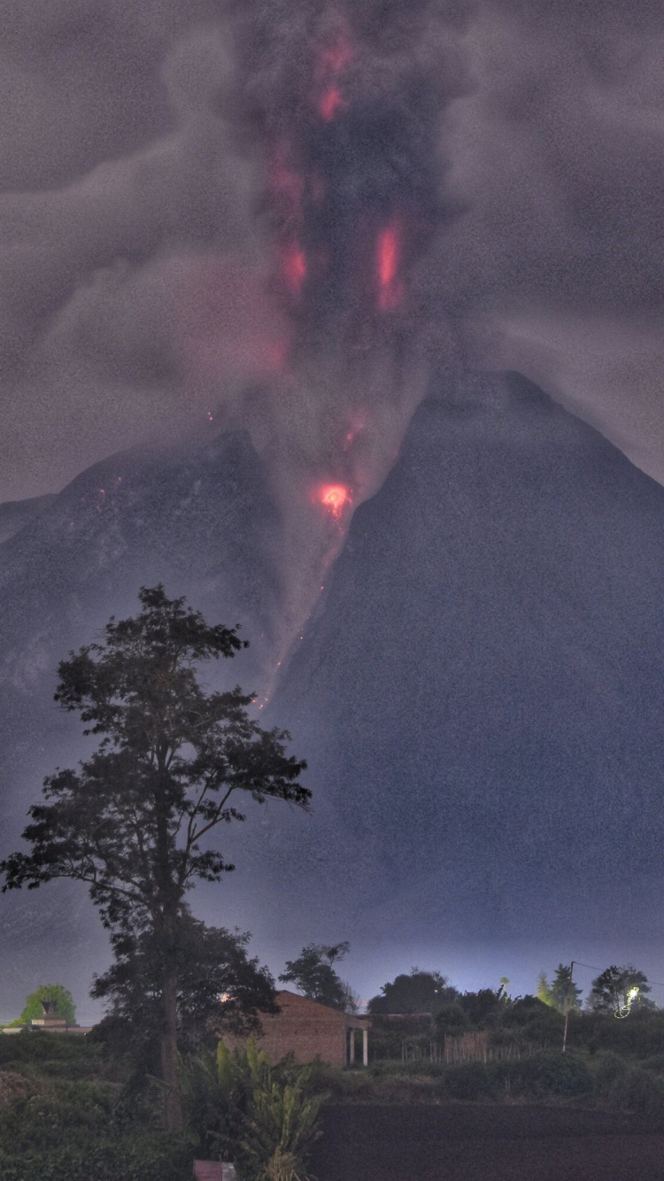 Обои вулкан, вулканического рельефа, дерево, атмосфера, облако в разрешении 750x1334