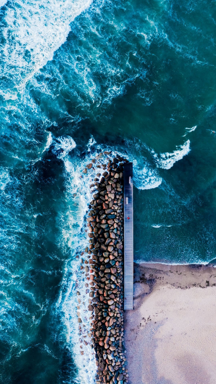 Обои Вид с высоты птичьего полета на разбивающиеся волны, цветной, палитра, вода, мир в разрешении 750x1334