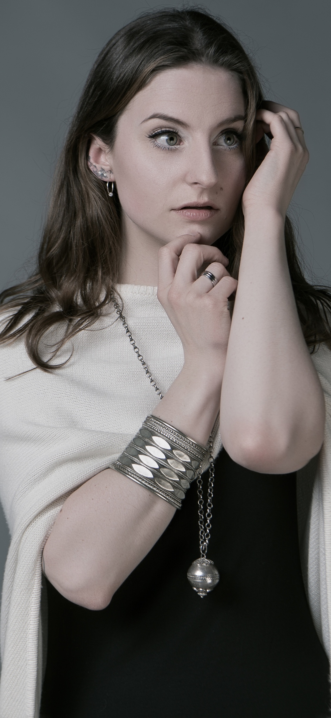 Обои Анна Мерфи погреб дорогой, Анна Мерфи, Погреб Дарлинг, тяжелый металл, Это звук в разрешении 1125x2436