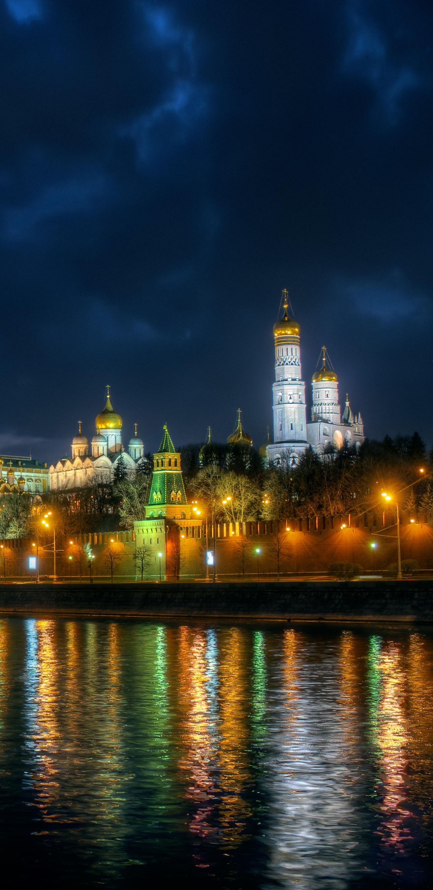 Обои Москва-река, ночь, ориентир, город, городской пейзаж в разрешении 1440x2960