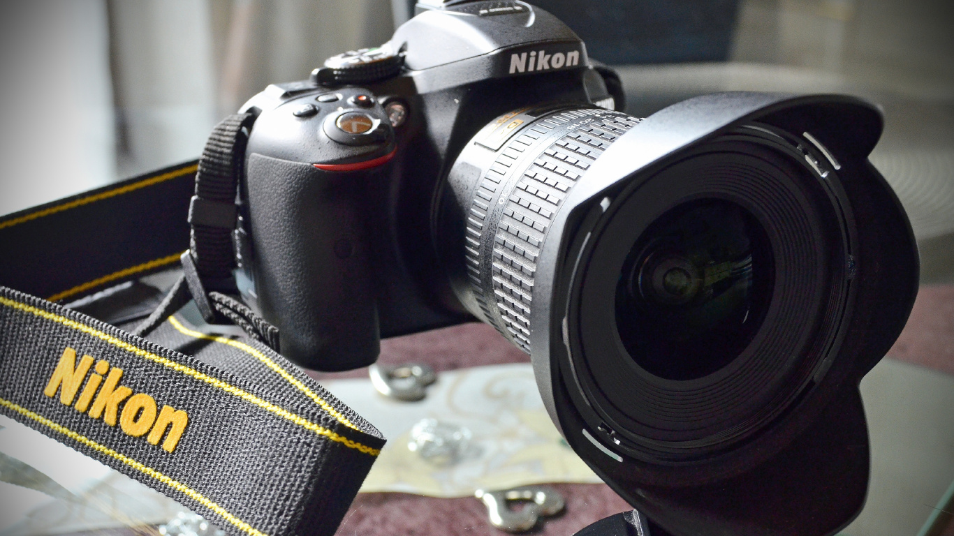 Обои Никон D5300 Камера, цифровые зеркальные, камера, Никон, оптика камеры в разрешении 1366x768