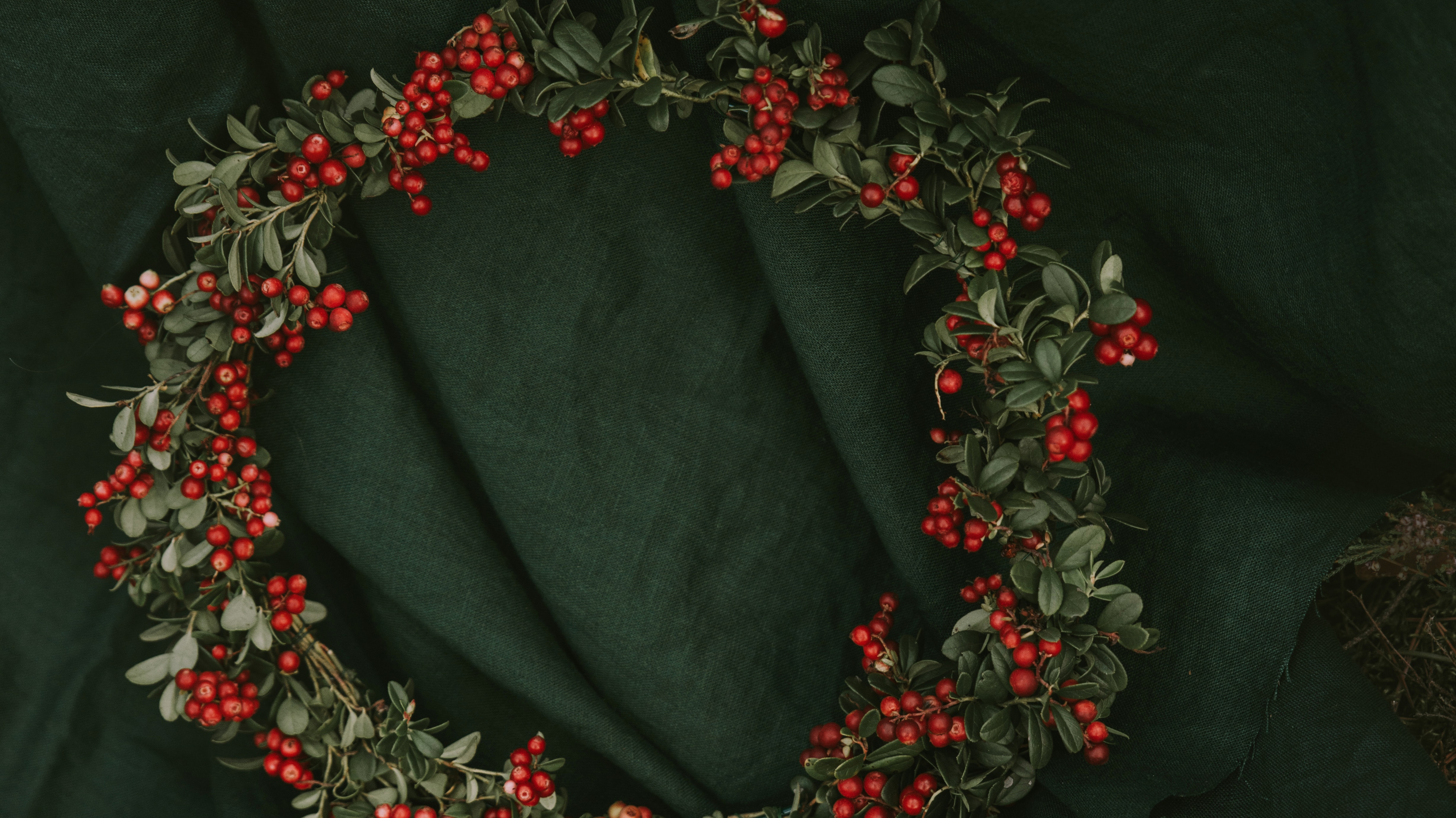 Обои цветочный дизайн, модный аксессуар, Рождественские украшения, венок, ювелирные изделия в разрешении 3840x2160