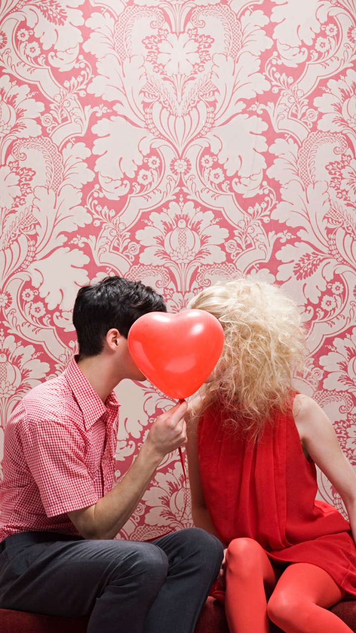 Обои красный цвет, розовый, любовь, роман, взаимодействие в разрешении 720x1280