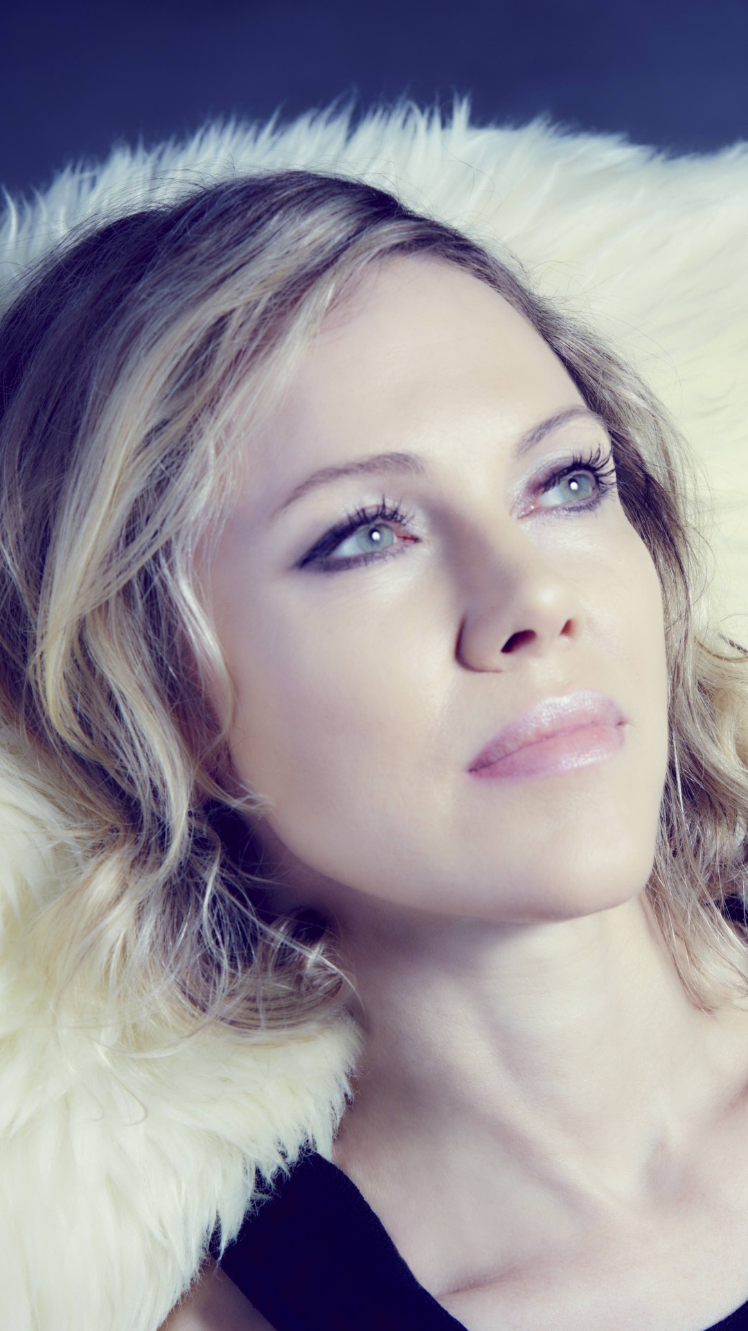 Обои Бритта Филлипс, Дин Бритта, Удача или Магия, волосы, лицо в разрешении 1080x1920