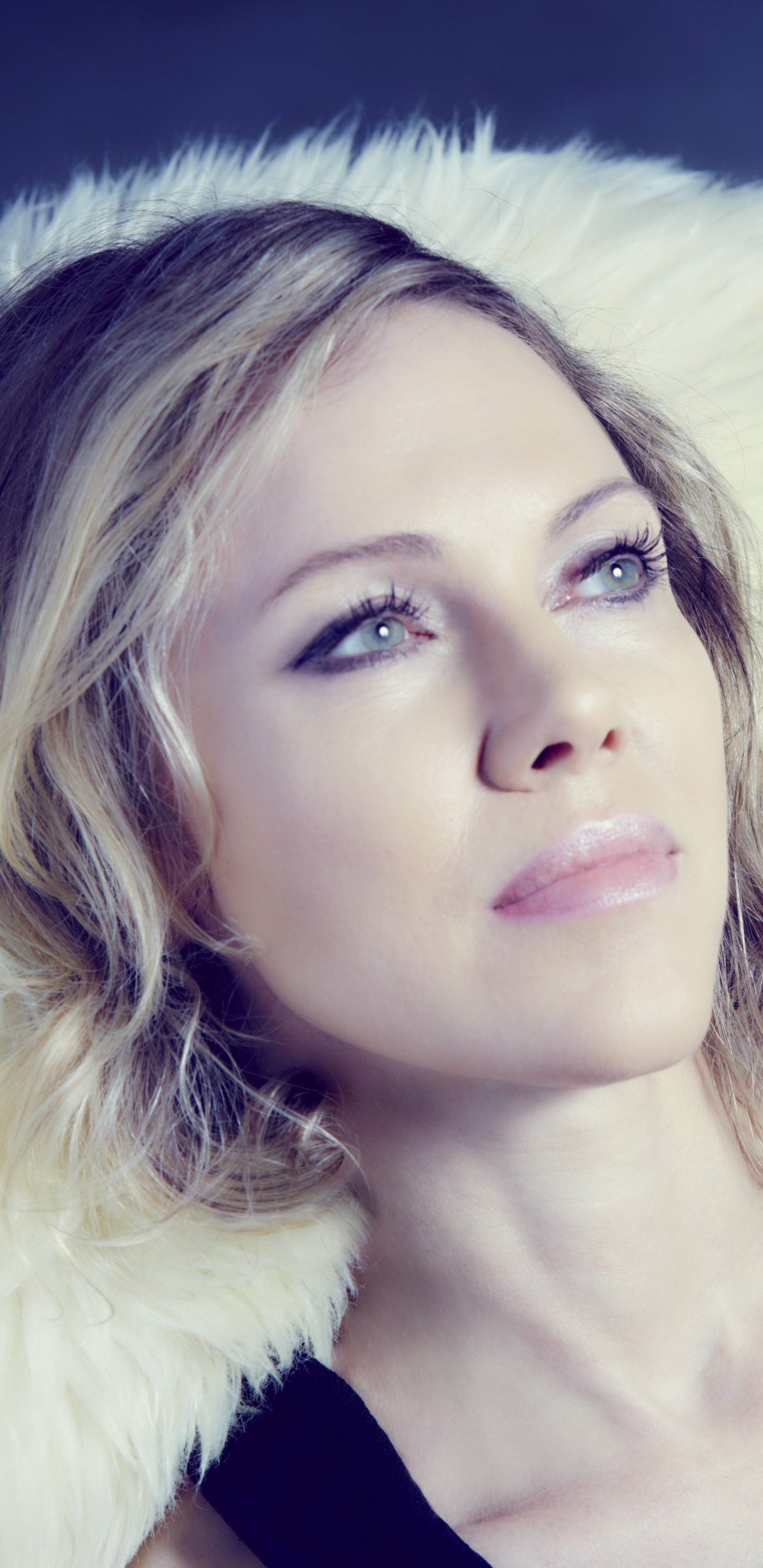 Обои Бритта Филлипс, Дин Бритта, Удача или Магия, волосы, лицо в разрешении 1440x2960