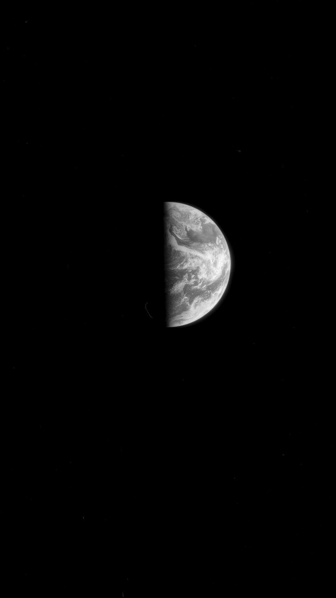 Обои луна, лунное затмение, атмосфера, черный, темнота в разрешении 1080x1920