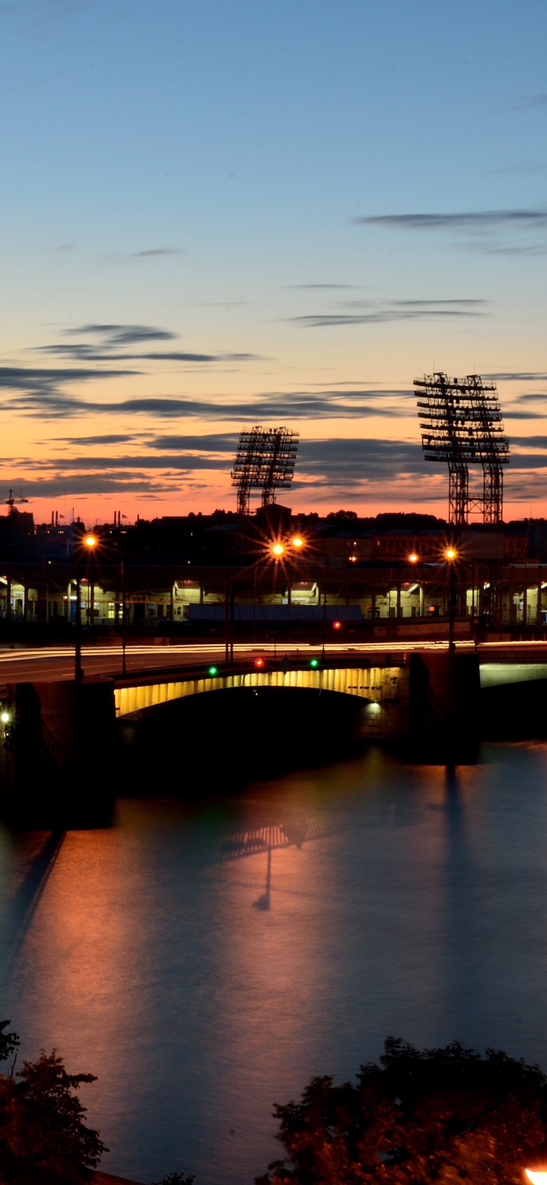 Обои отражение, водный путь, реки, вода, сумрак в разрешении 1125x2436