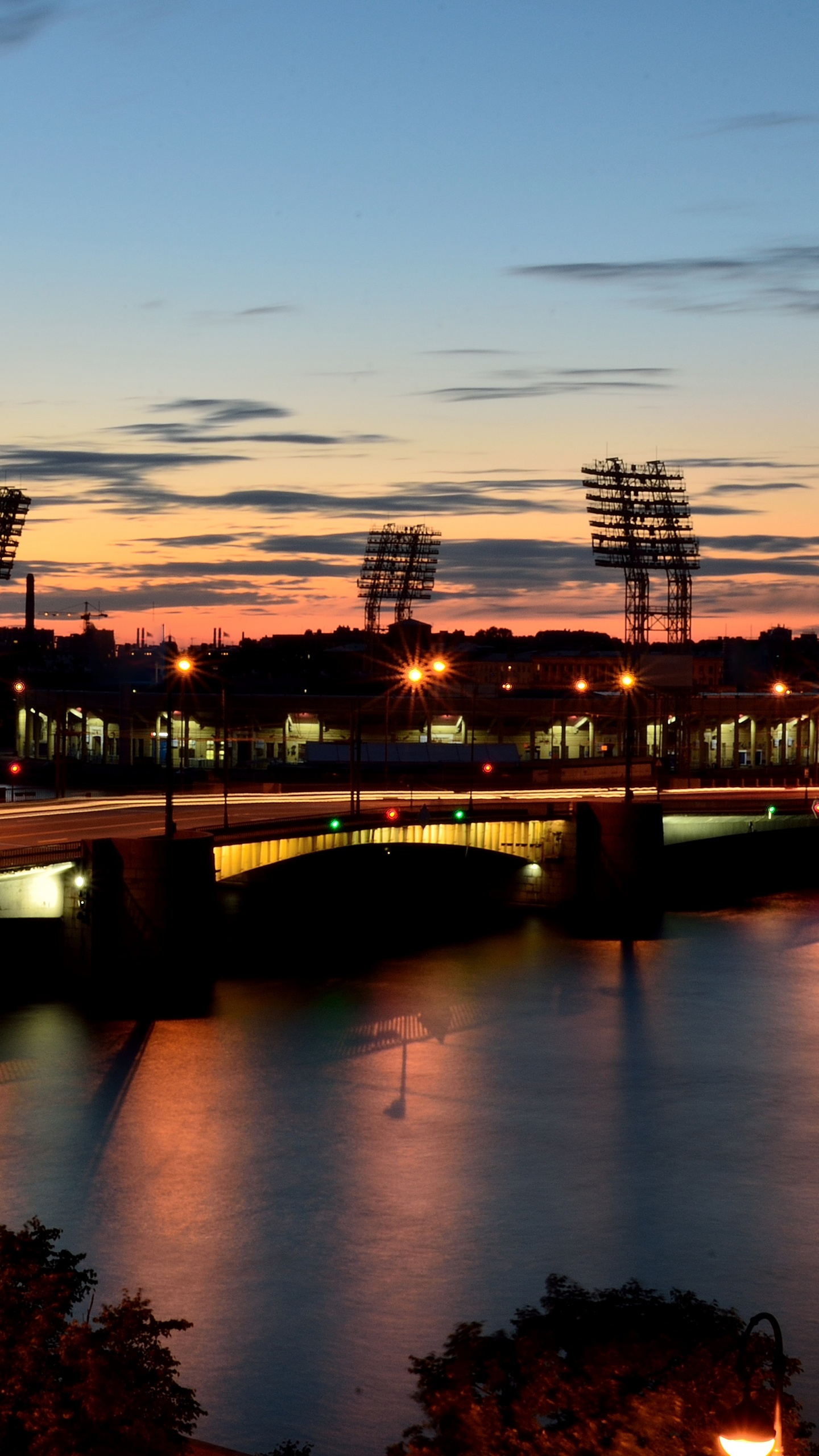 Обои отражение, водный путь, реки, вода, сумрак в разрешении 1440x2560