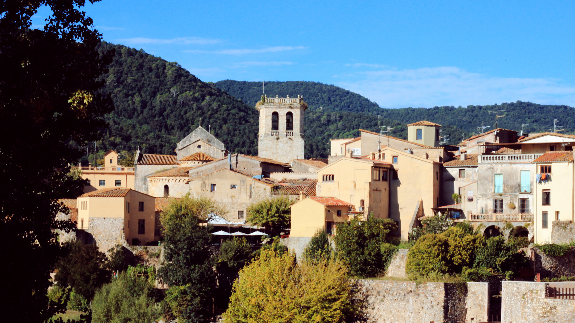 Обои романский мост besal, крыша, фасад, здание, средневековая архитектура в разрешении 1920x1080