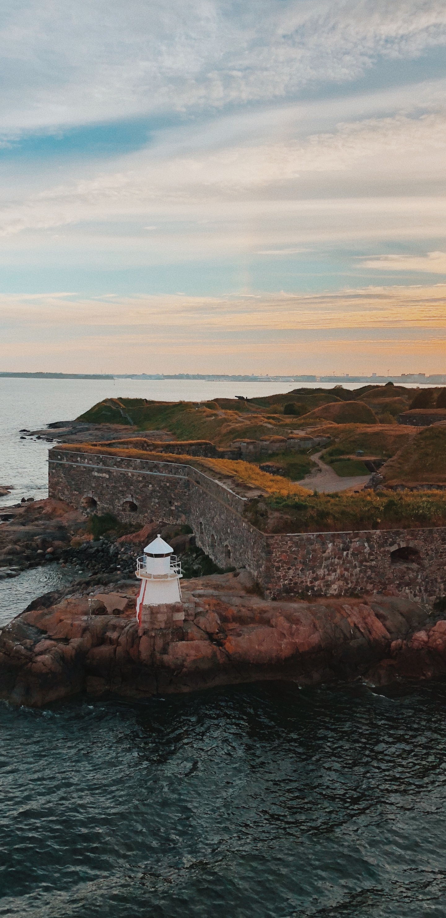 Обои Суоменлинна, вода, побережье, рок, мыс в разрешении 1440x2960