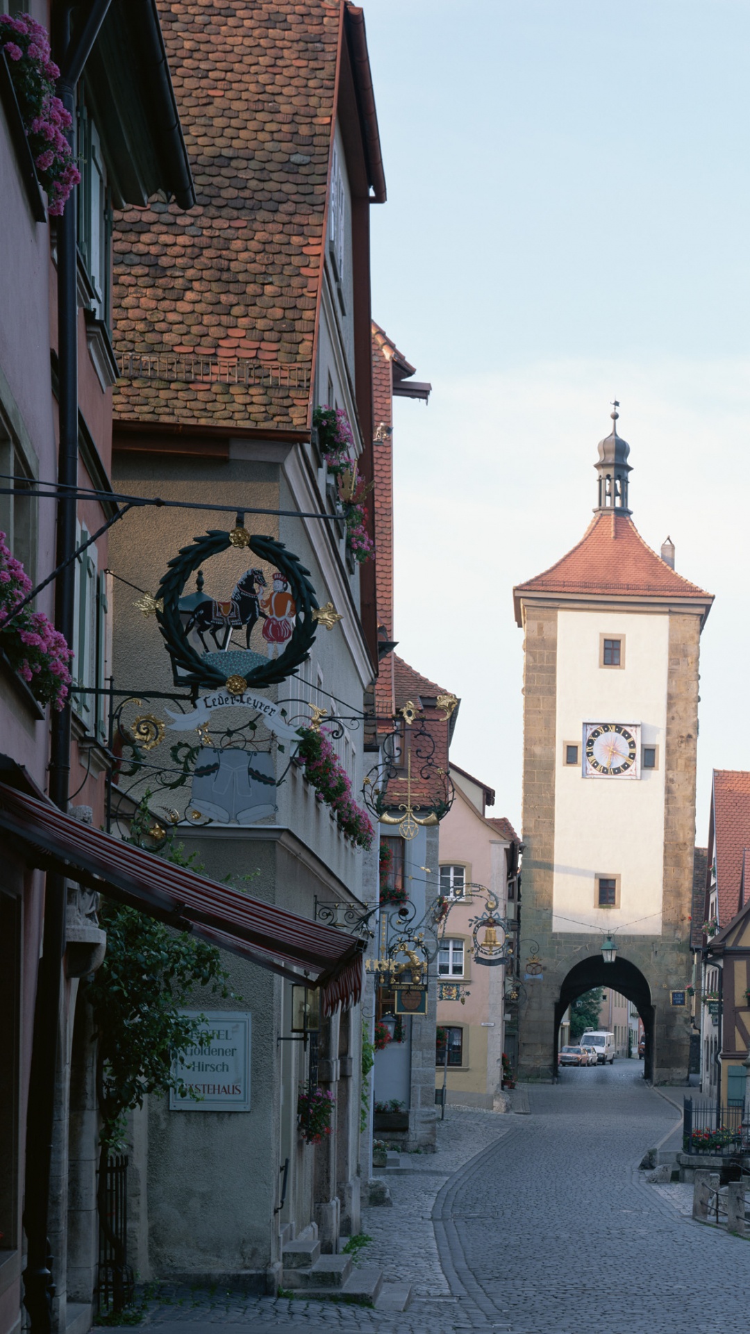 Обои городок, улица, здание, соседство, город в разрешении 1080x1920