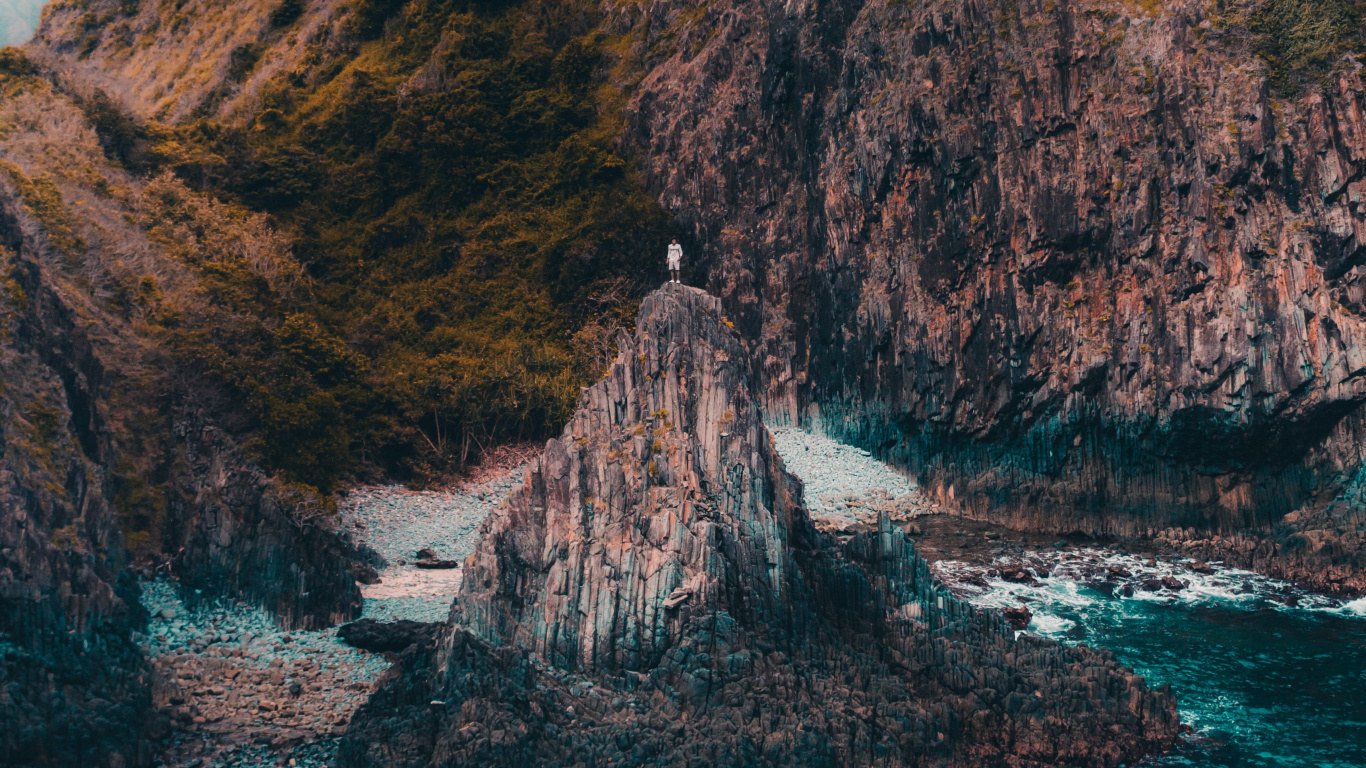 Обои побережье, море, вода, облако, гора в разрешении 1366x768