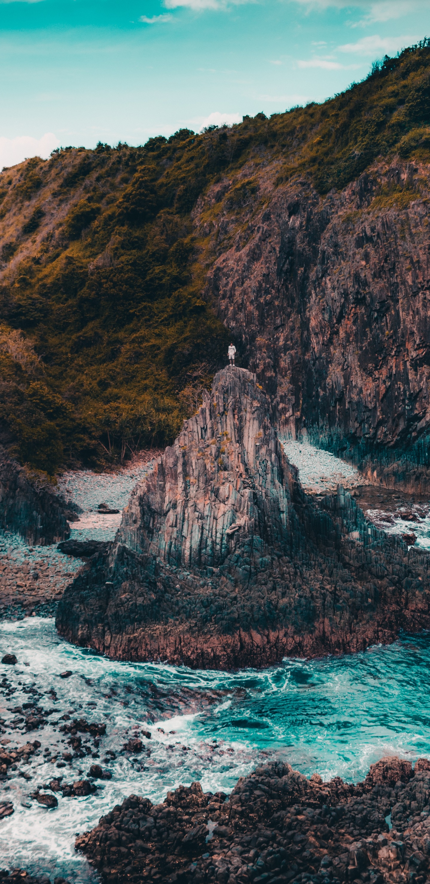 Обои побережье, море, вода, облако, гора в разрешении 1440x2960