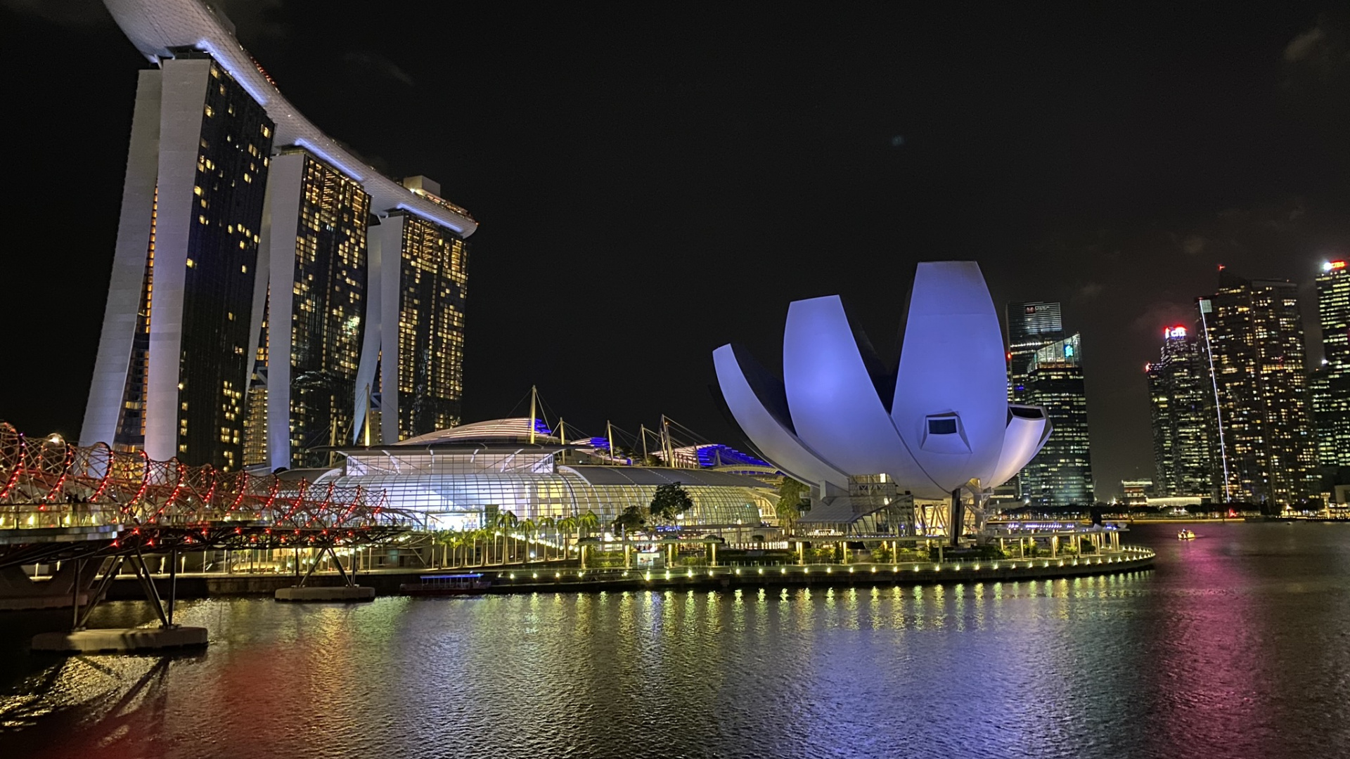 Обои Сингапур, отражение, Научно-Художественного Музея, небоскреб, вода в разрешении 1920x1080