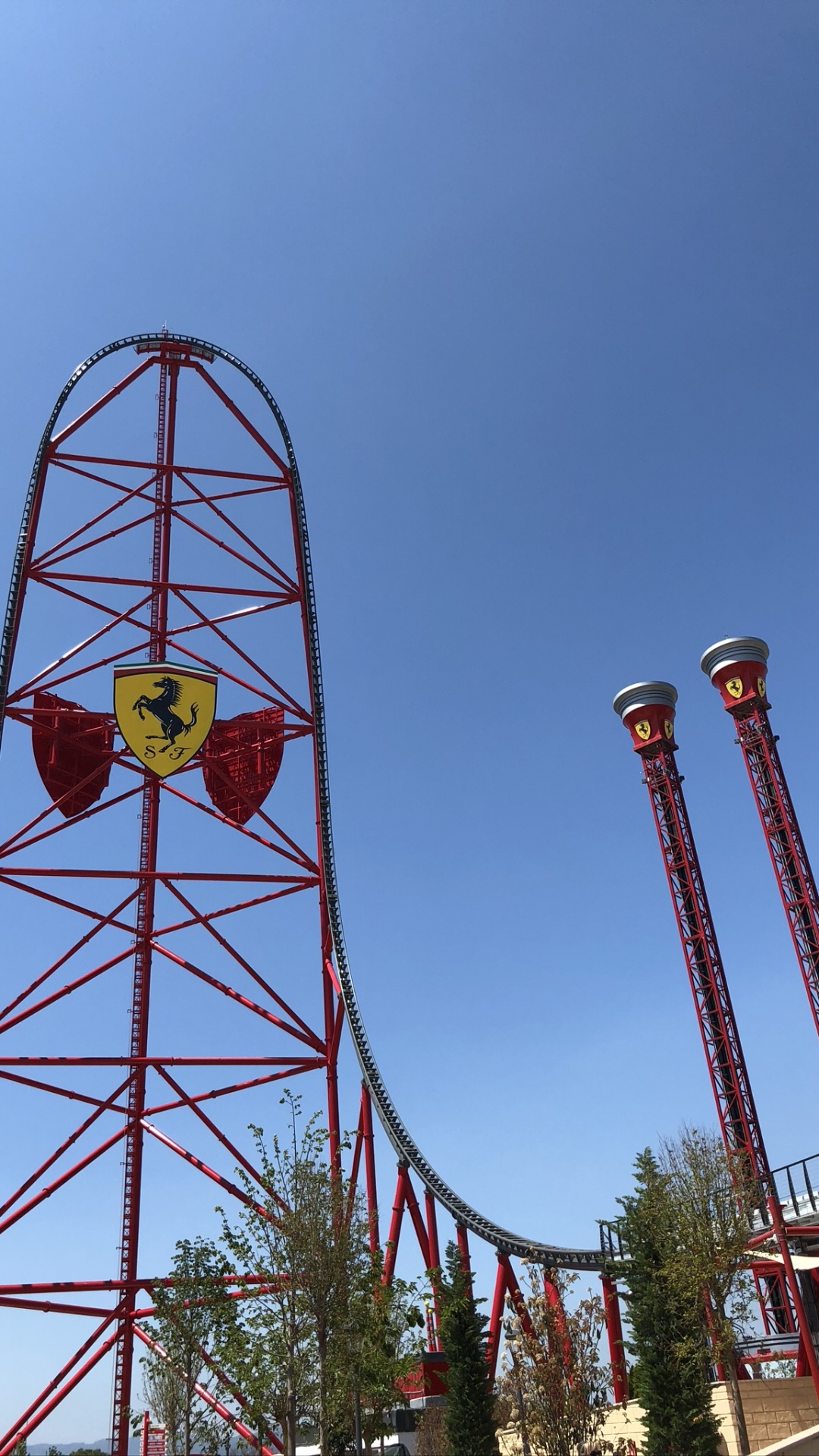 Обои горки, колесо обозрения, природа, дневное время, инфраструктура в разрешении 1080x1920