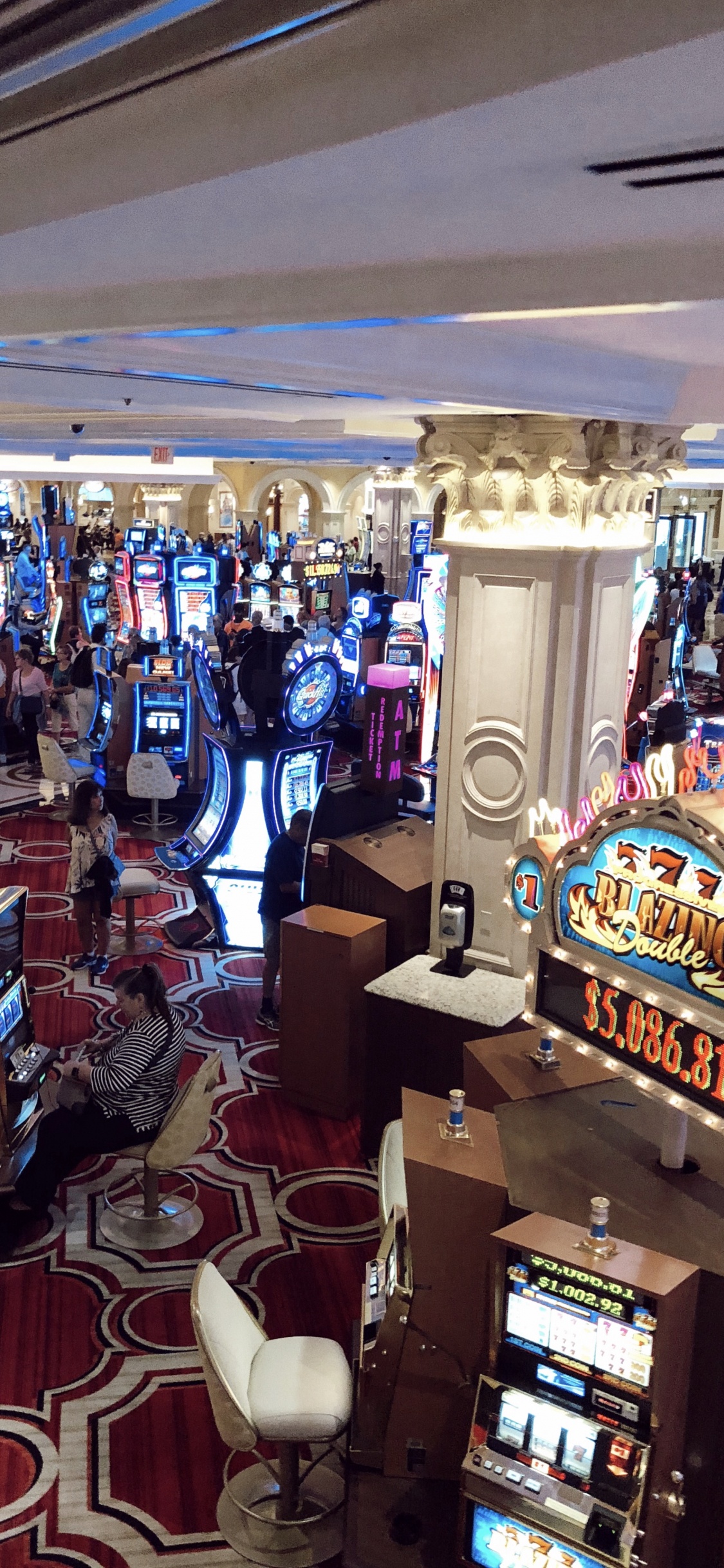 Обои Лас Вегас, США, казино, потолок, розничная продажа в разрешении 1125x2436