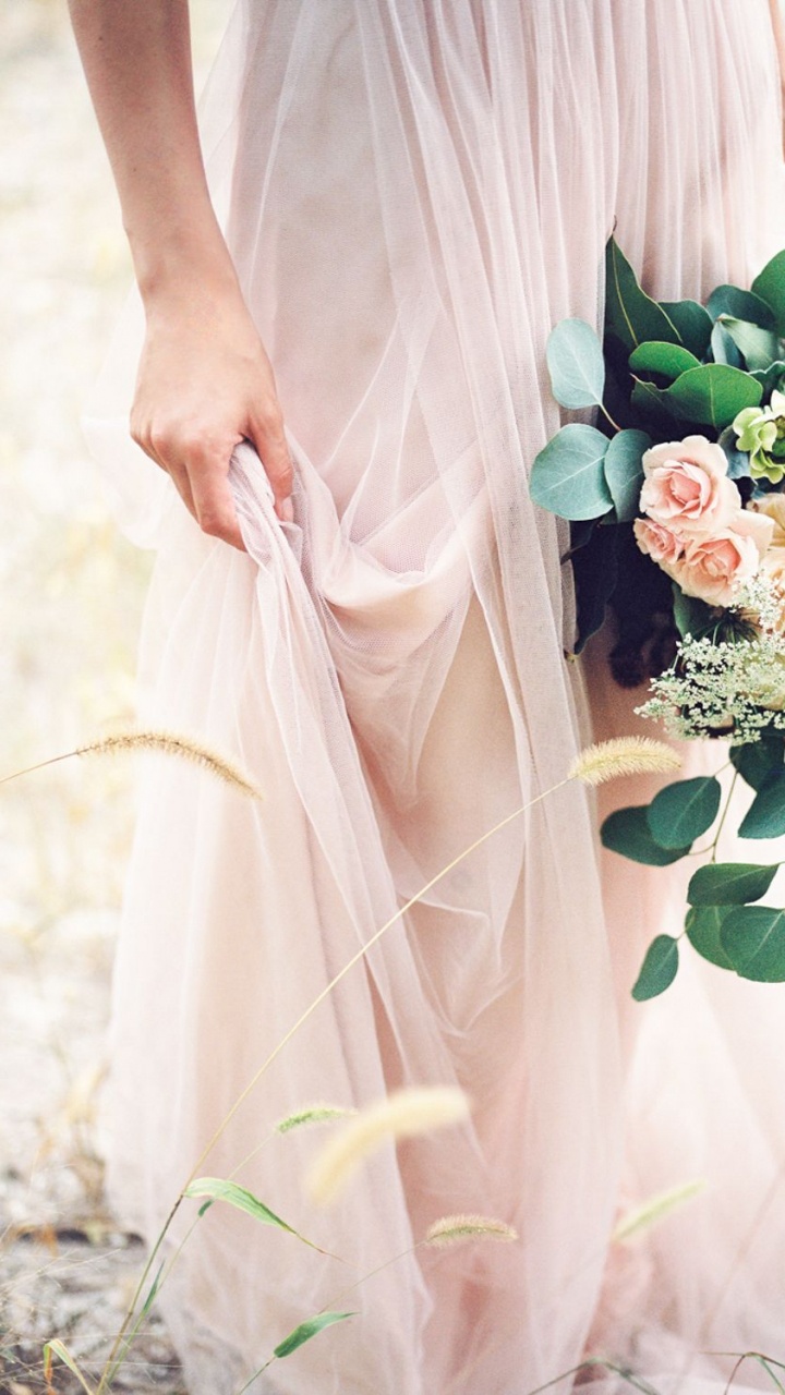 Обои розовый, букет, подвенечное платье, невеста, платье в разрешении 720x1280