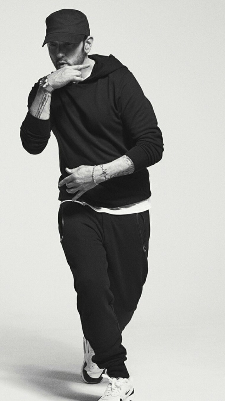 Обои оживление, белые, черный, стояние, рука в разрешении 720x1280