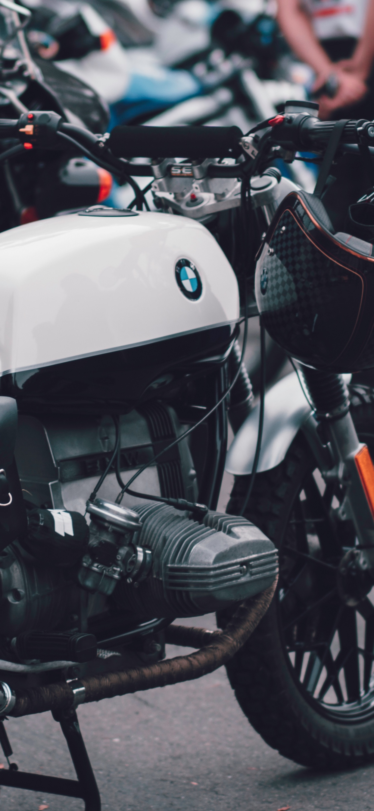 Обои мотоцикл, велосипед, авто, автомобильные запчасти, мотоспорт в разрешении 1242x2688