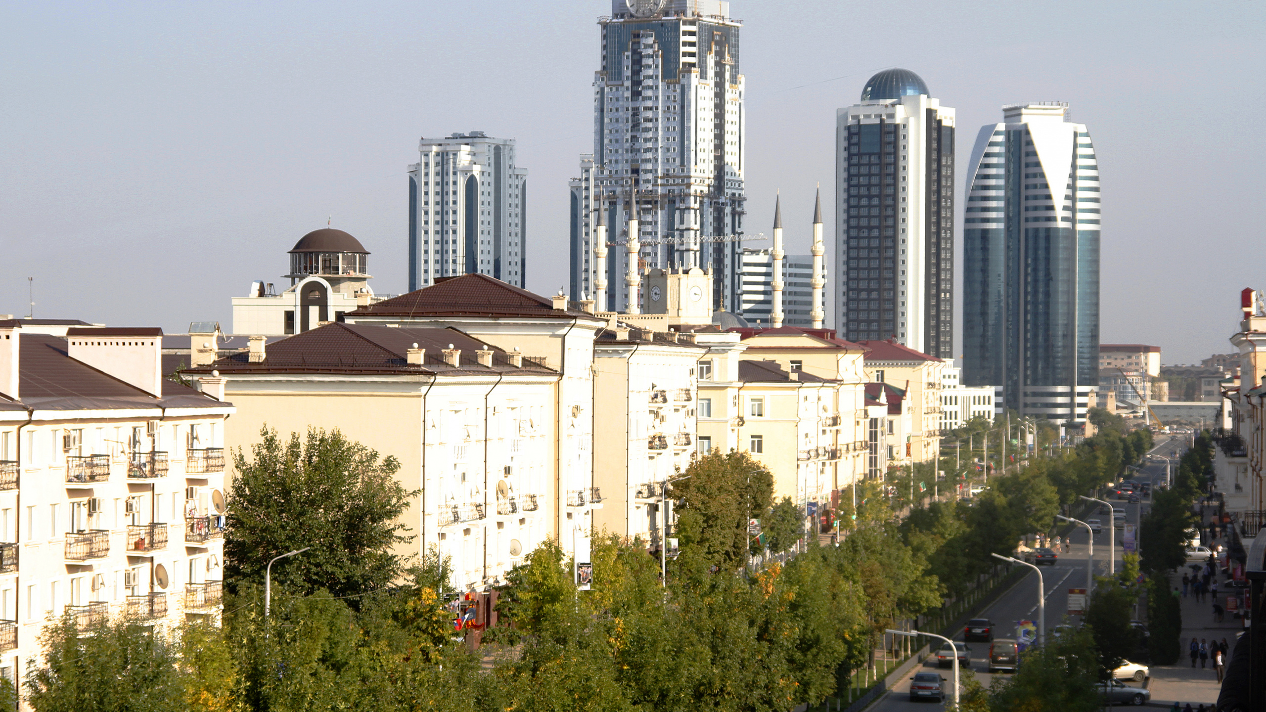 Обои город, городской район, линия горизонта, башня, городской пейзаж в разрешении 2560x1440