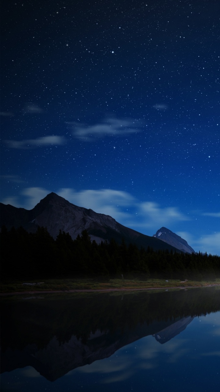 Обои ночь, природа, отражение, хайленд, нагорье в разрешении 720x1280