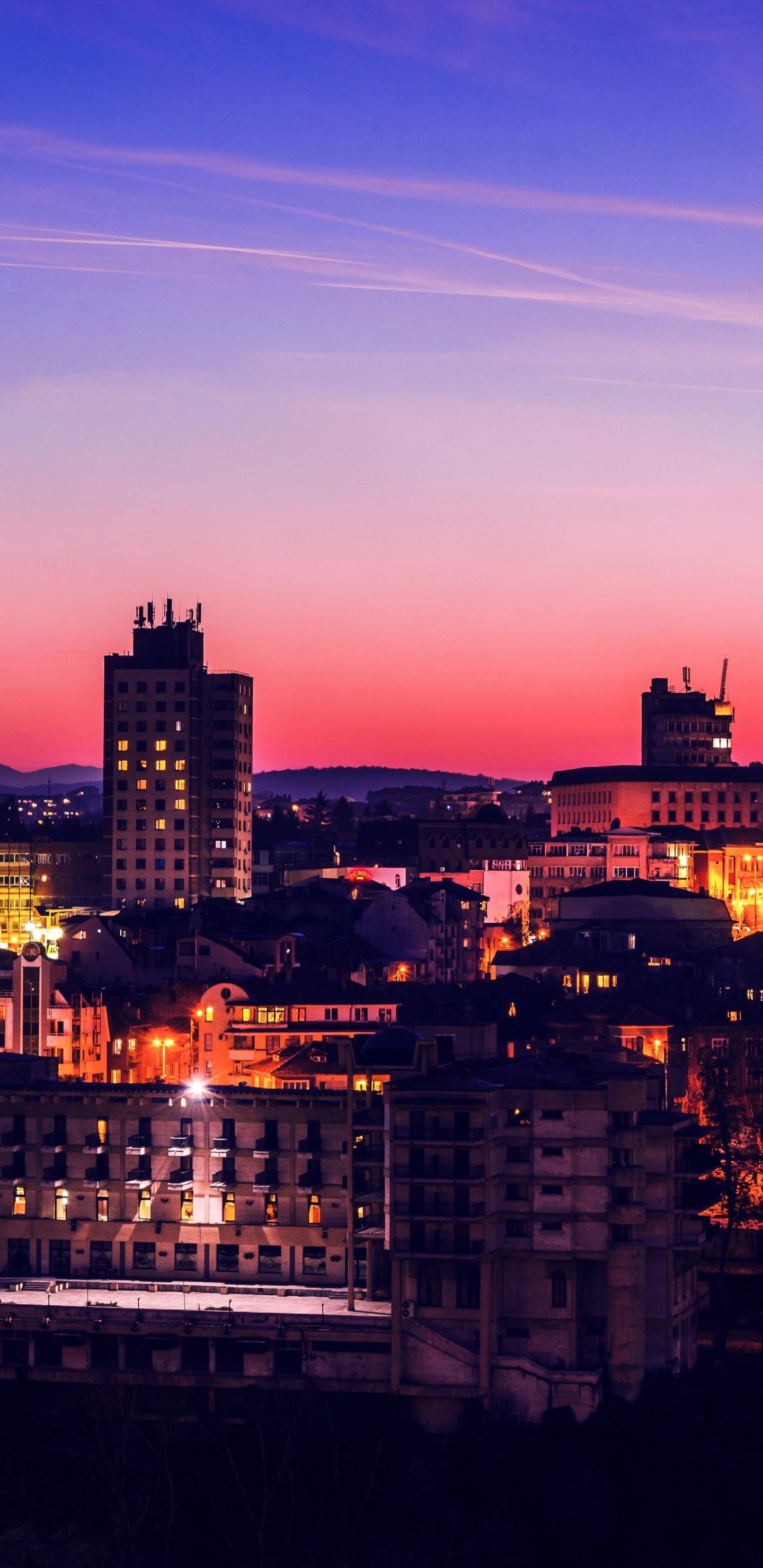 Обои ночь, город, городской район, городской пейзаж, облако в разрешении 1440x2960