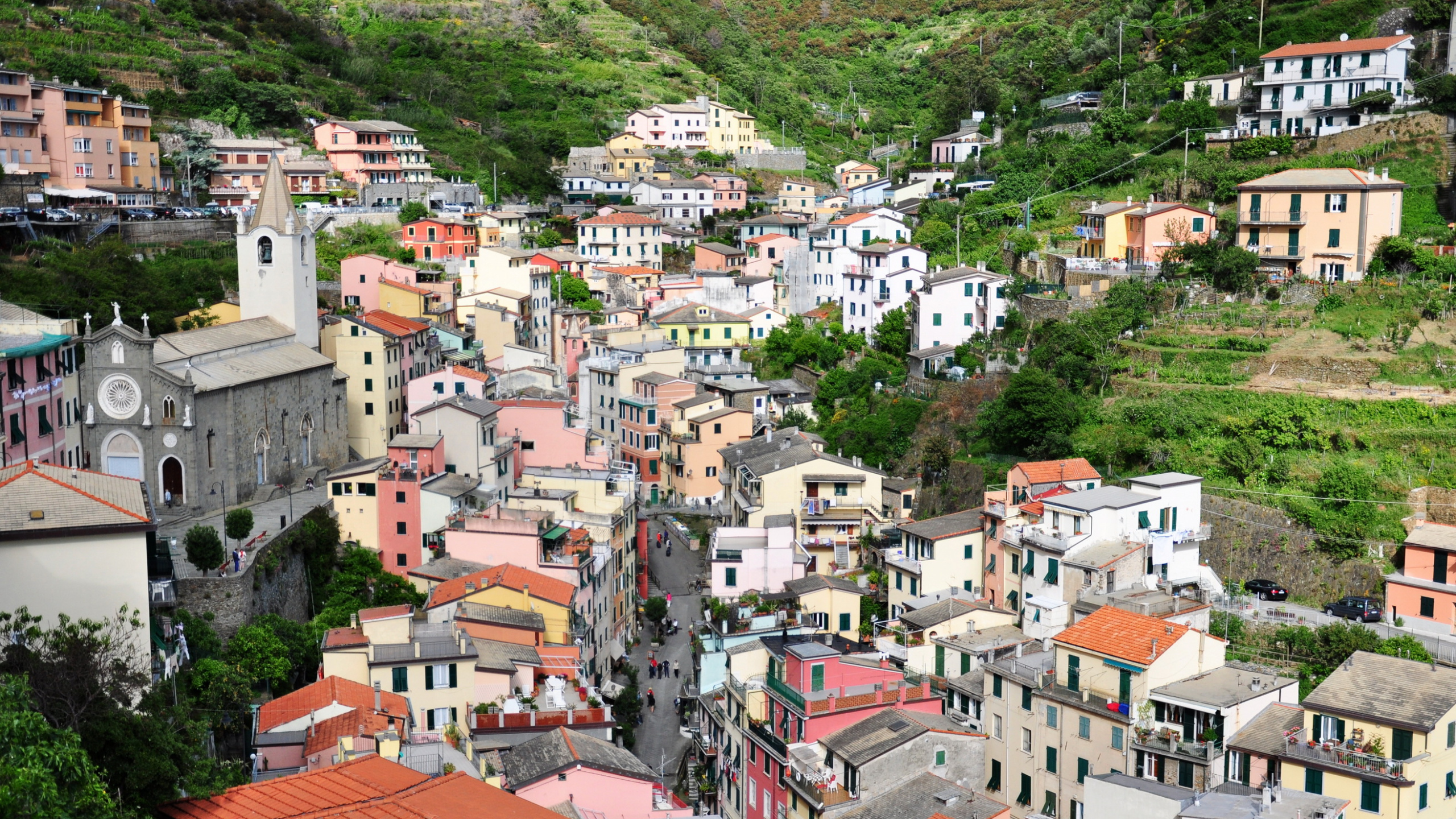 Обои жилой район, соседство, городок, горная деревня, пригород в разрешении 2560x1440