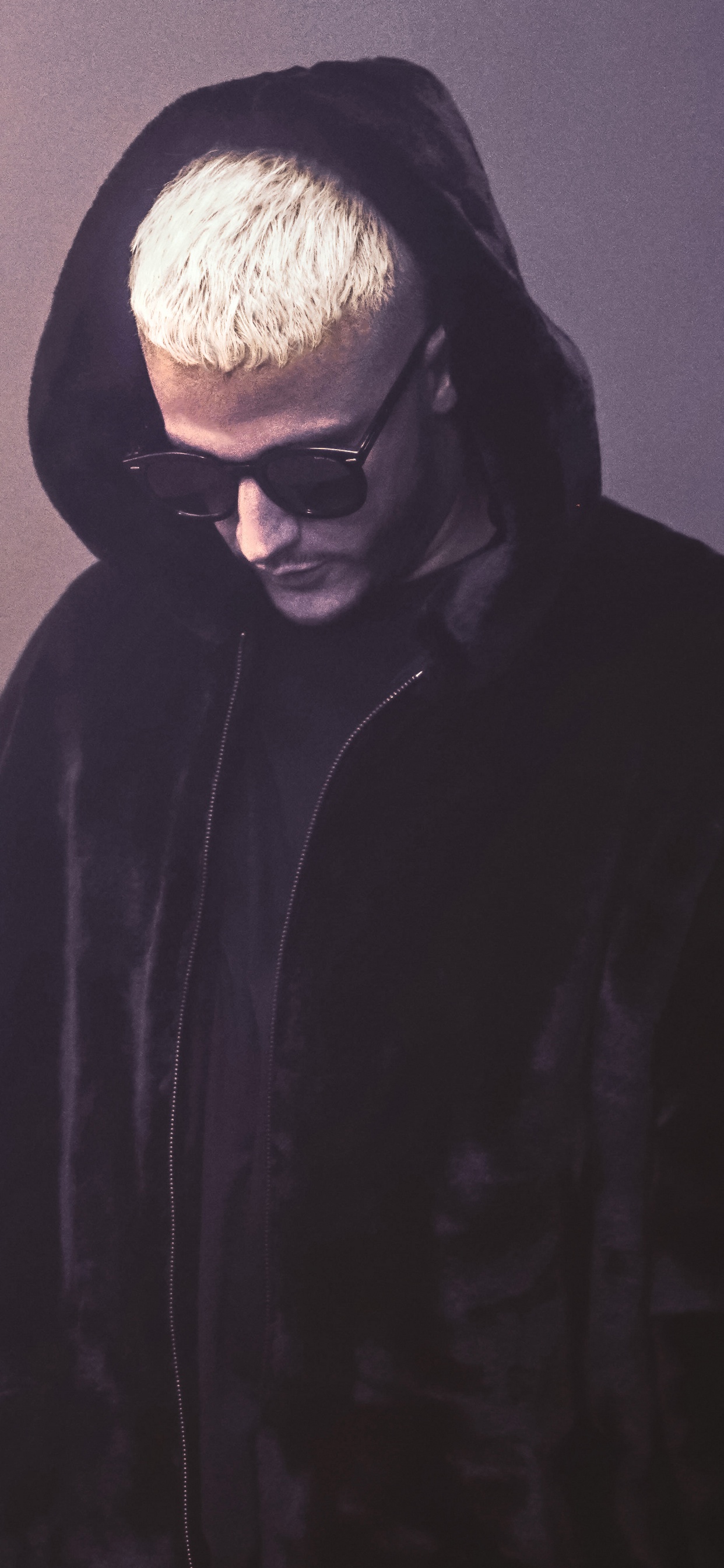 Обои Таки Таки, бис, песня, 4 жизни, верхняя одежда в разрешении 1242x2688