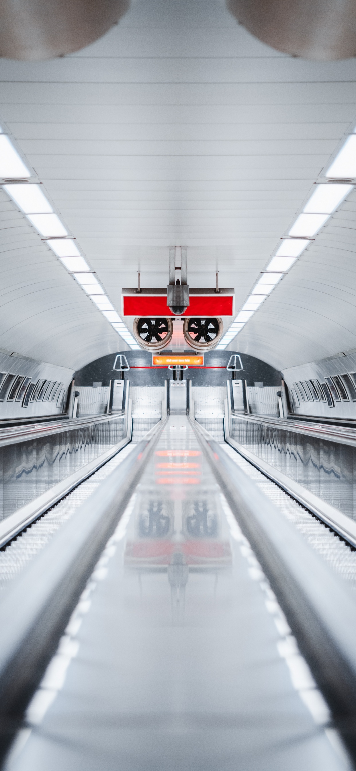 Обои эскалатор, скоростной транспорт, транспорт, городской район, линия в разрешении 1242x2688