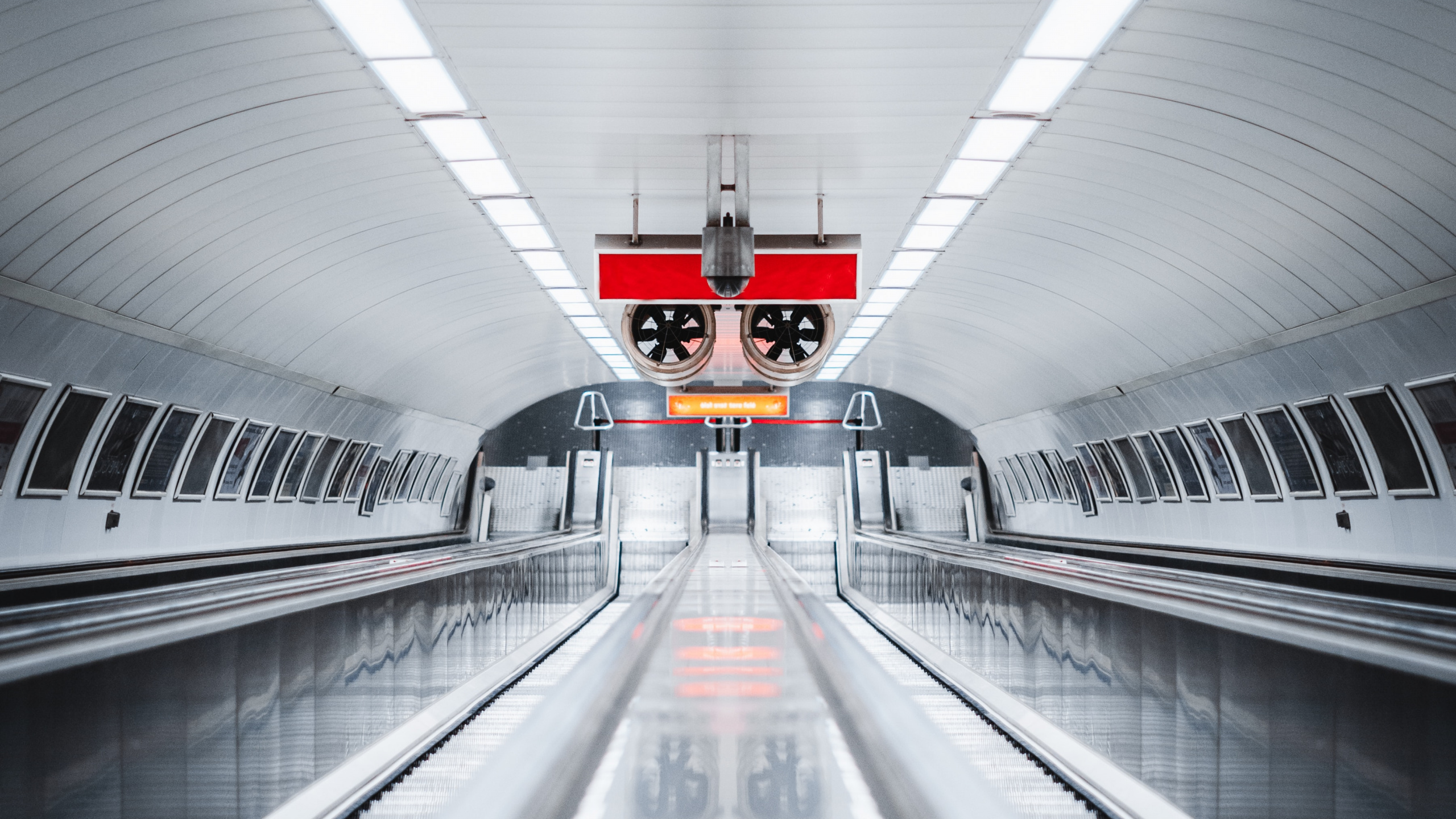 Обои эскалатор, скоростной транспорт, транспорт, городской район, линия в разрешении 2560x1440