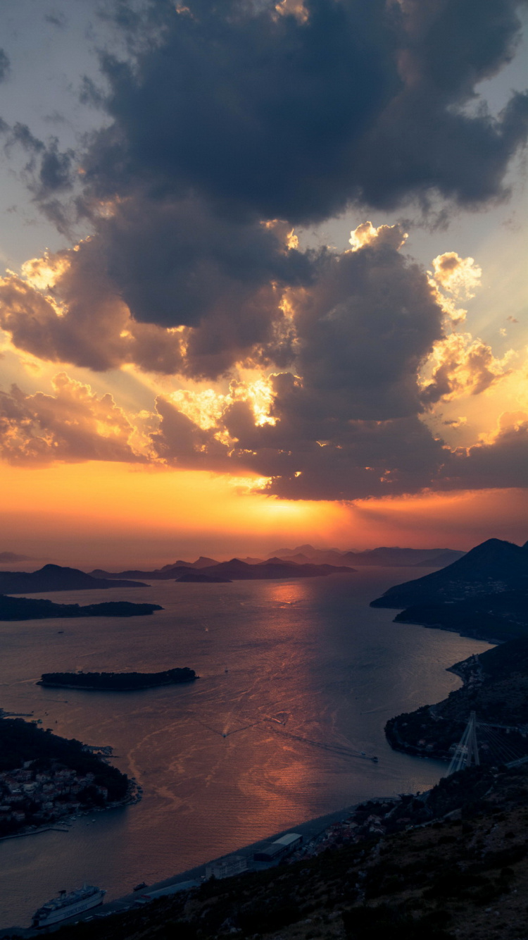 Обои вода, закат, солнечный свет, облако, гидроресурсы в разрешении 750x1334