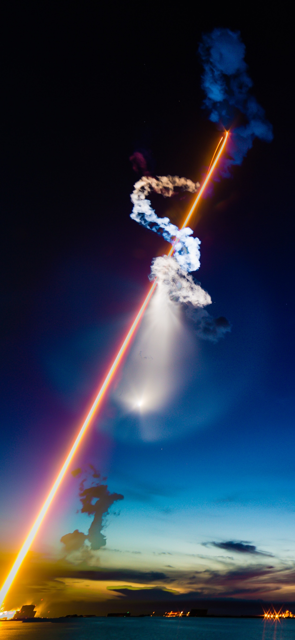 Обои ракета, SpaceX, запуск ракеты, свет, атмосфера в разрешении 1125x2436