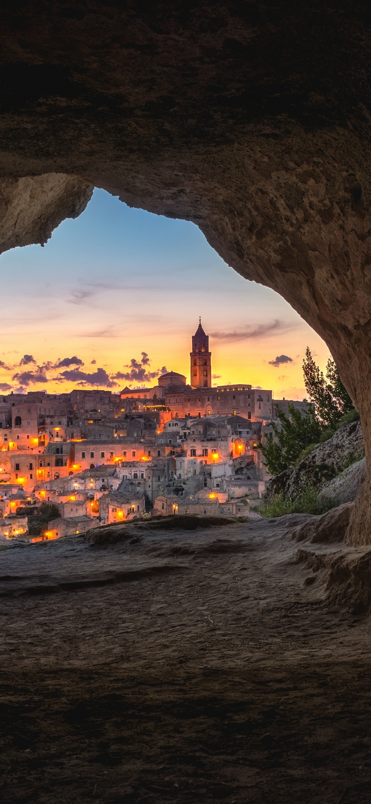 Обои пещера друга, Сасси ди Матера, пещерный дом в камнях матеры, бари, деревокрасивое в разрешении 1242x2688