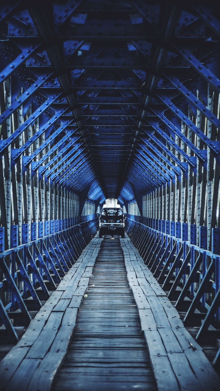 Обои синий, симметрия, железо, мост, инфраструктура в разрешении 720x1280