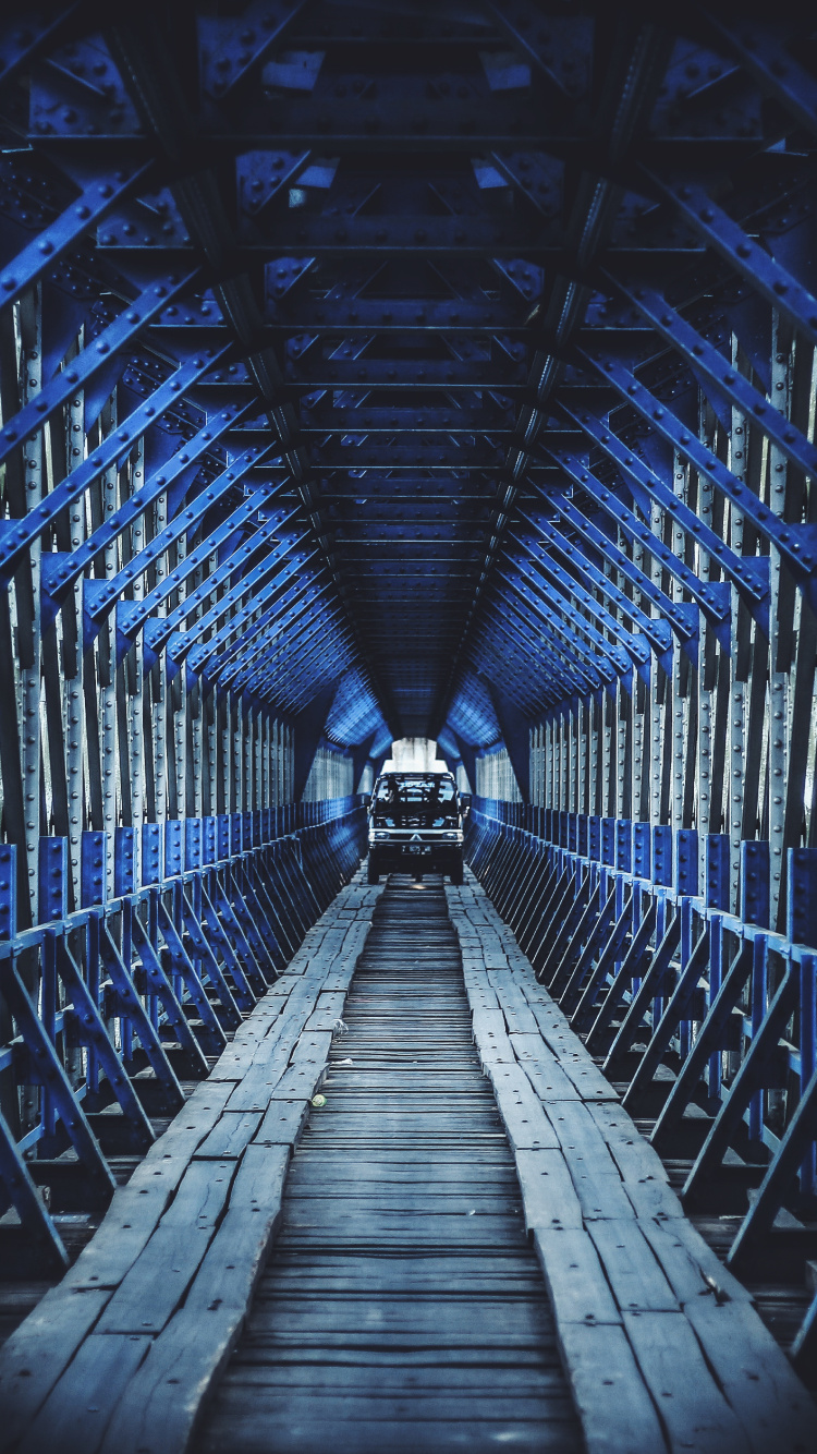 Обои синий, симметрия, железо, мост, инфраструктура в разрешении 750x1334