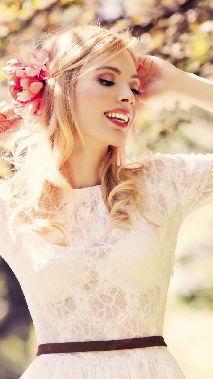 Обои волосы, красота, блондин, розовый, боди в разрешении 720x1280