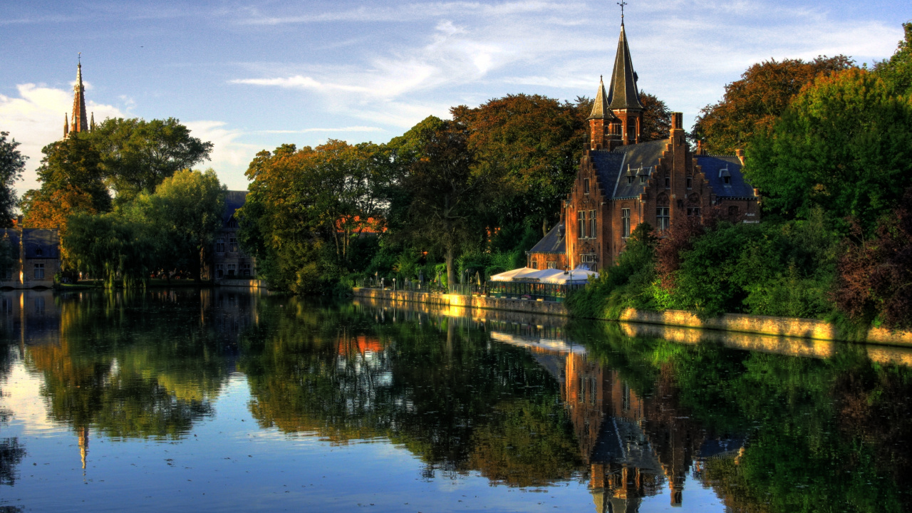 Обои город, путешествие, отражение, водоем, вода в разрешении 1280x720