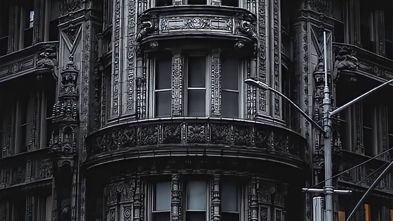 Обои хлеб насущный, здание, окно, черный, серый цвет в разрешении 1280x720