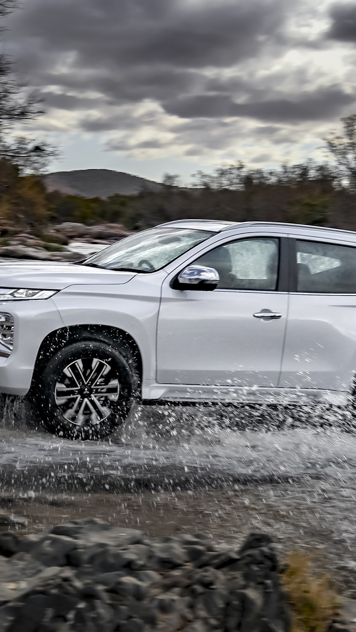 Обои Мицубиси Моторс, легковые автомобили, mitsubishi pajero спорт, mitsubishi pajero sport превзойти, mitsubishi в разрешении 1440x2560