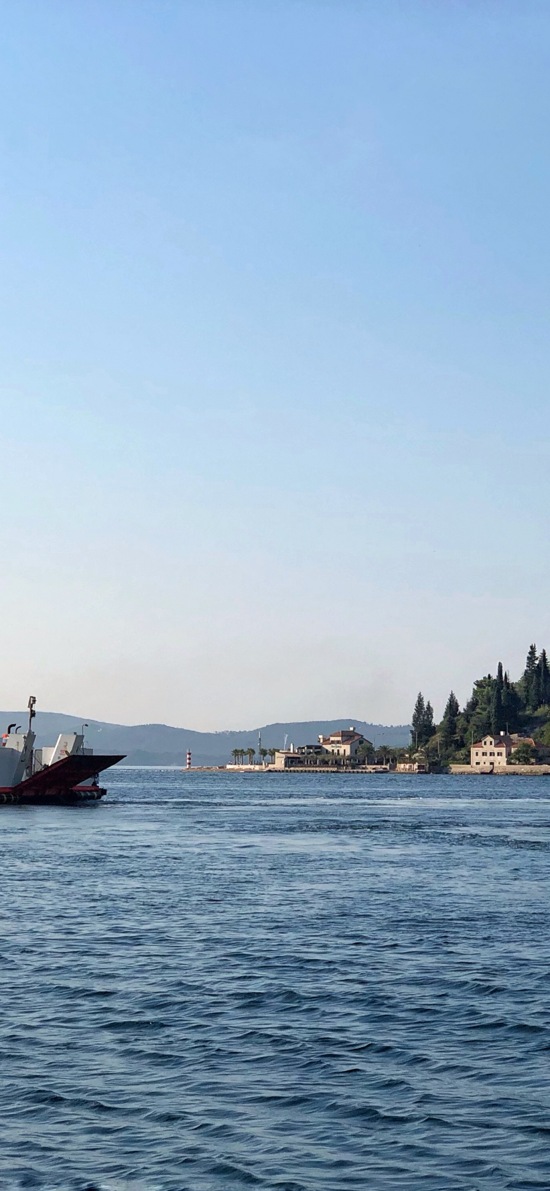 Обои перевозка воды, паром, рыболовное судно, лодка, море в разрешении 1125x2436