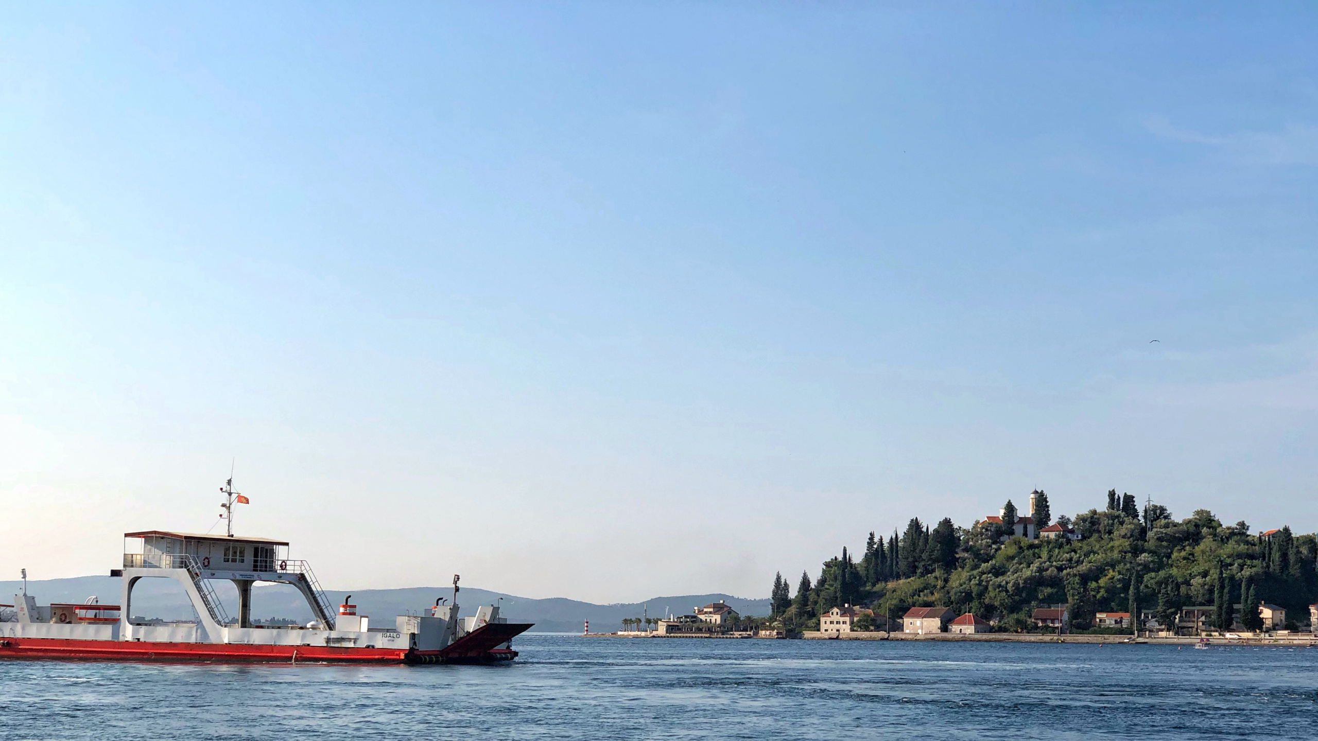 Обои перевозка воды, паром, рыболовное судно, лодка, море в разрешении 2560x1440