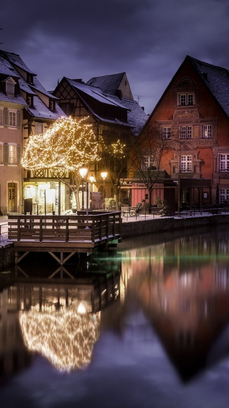 Обои ночь, город, вода, водный путь, отражение в разрешении 750x1334