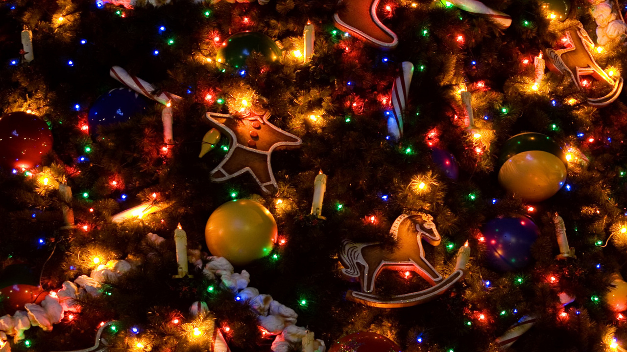 Обои Рождественский день, елка, рождественский орнамент, Рождество, Рождественские украшения в разрешении 1280x720