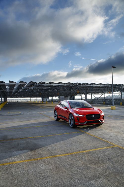 Скачать 3648x5472 обои компактный автомобиль, электромобиль, автомобили jaguar, спорткар, Jaguar I-Pace Обои компактный автомобиль, электромобиль, автомобили jaguar, спорткар, Jaguar I-Pace в разрешении 3648x5472